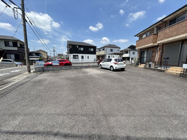 駐車場　駐車場に車を止められます