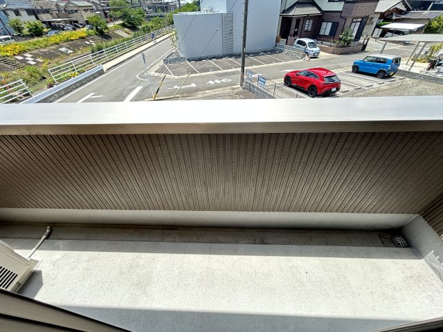 バルコニー　陽当たり良好なバルコニーです
