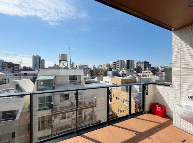 バルコニー　陽当たり良好なバルコニーです