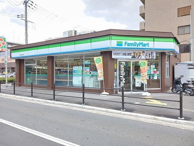 コンビニ　ファミリーマート様（コンビニ）まで150m