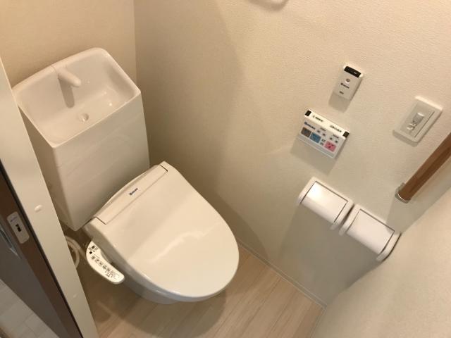 トイレ　冬も快適温水暖房便座