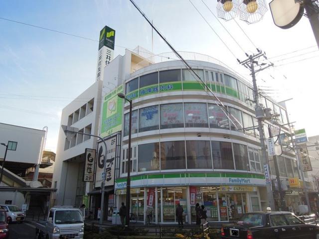 コンビニ　ファミリーマート（コンビニ）まで594m