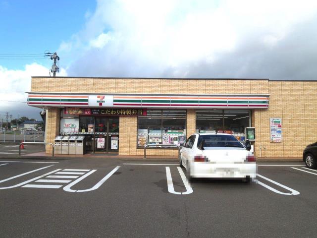 コンビニ　セブンイレブン（コンビニ）まで977m