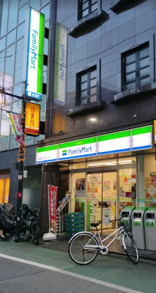 コンビニ　ファミリーマート 経堂農大通り店（コンビニ）まで844m