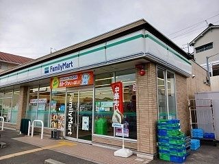 コンビニ　ファミリーマート（コンビニ）まで600m