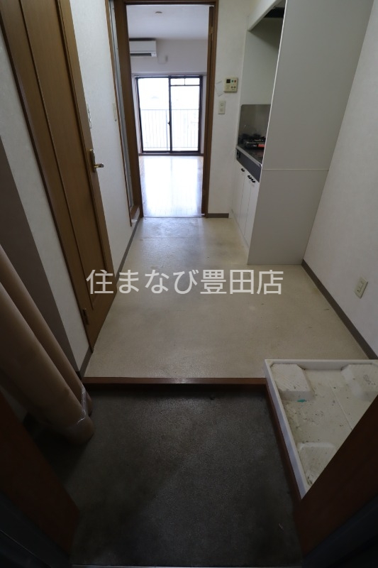 玄関　清掃中