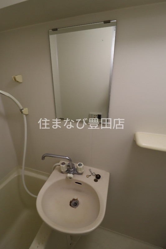 洗面設備　清掃中