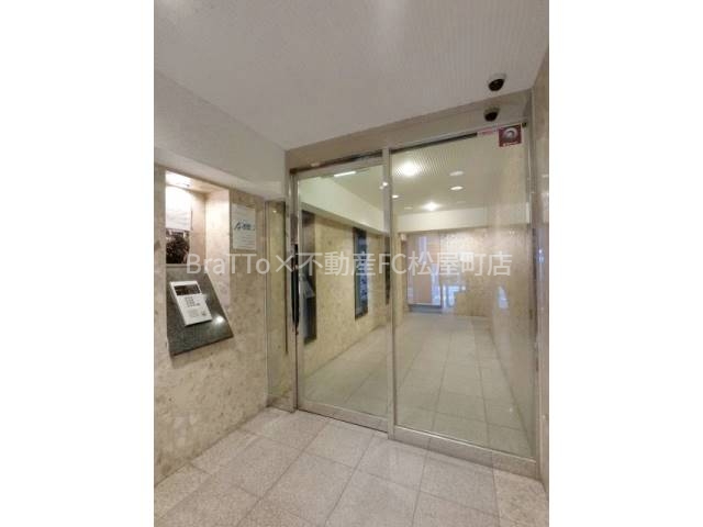 エントランス　マンション共用部分（オートロック付き）
