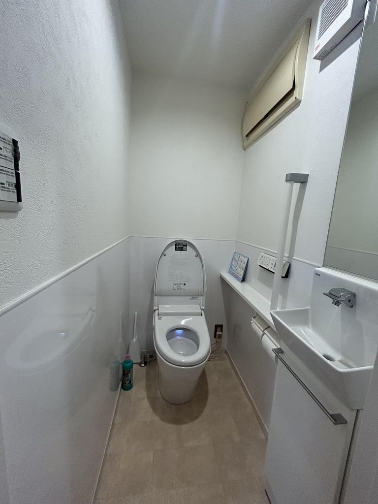 尼崎市武庫之荘2丁目戸建のトイレ写真