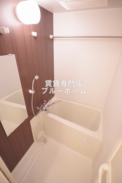 バス・シャワールーム　浴室乾燥付きバス！