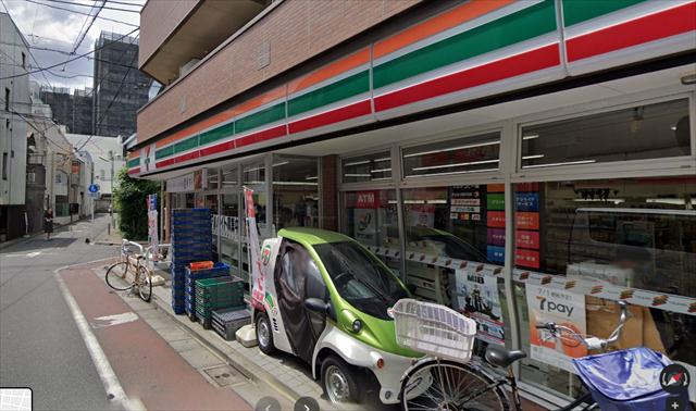 コンビニ　セブンイレブン（コンビニ）まで228m