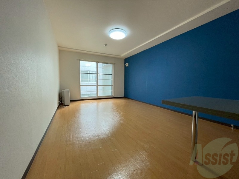 その他部屋・スペース　こちらのお部屋は光が差し込む、温かみのあるお部屋です。