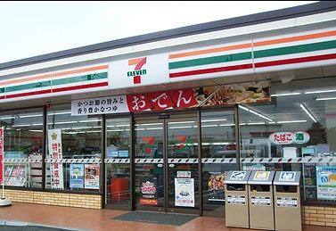 コンビニ　セブンイレブン（コンビニ）まで496m
