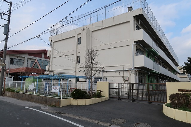 小学校　市川市立稲荷木小学校（小学校）まで671m