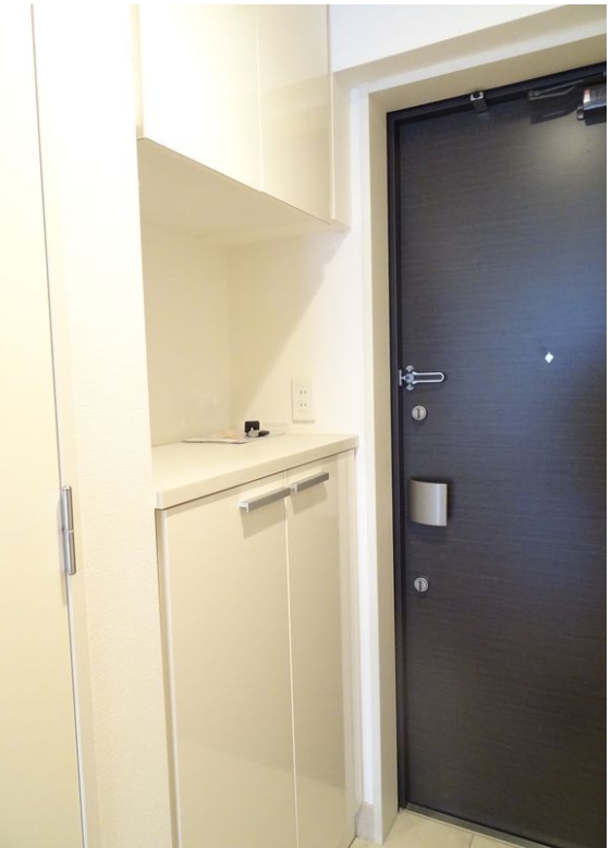 玄関　他部屋参考写真です