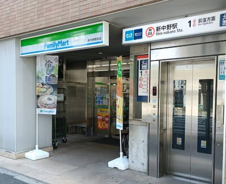 コンビニ　ファミリーマート新中野駅前店（コンビニ）まで77m