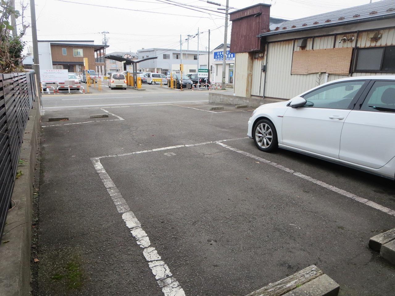 駐車場　駐車場