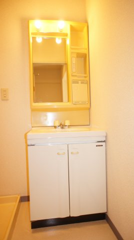 洗面設備　スペースが確保できる洗面所です