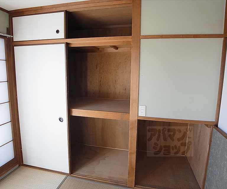 収納　押入