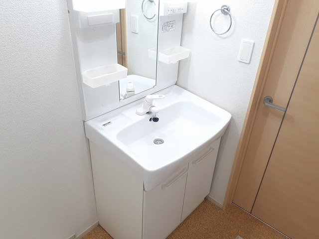 洗面設備　使いやすい洗面所です