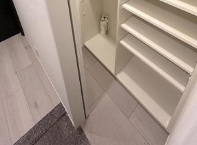 玄関　写真は同タイプ住居です。