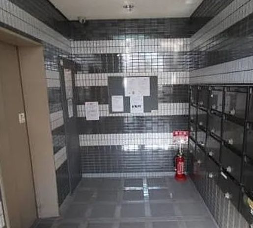 エントランス　落ち着いたエントランスです