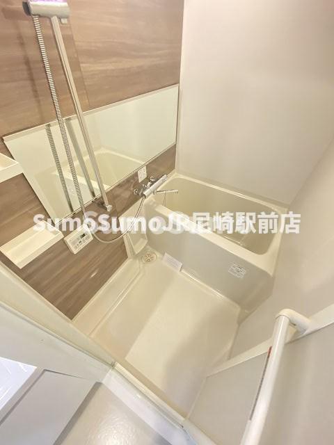 バス・シャワールーム　コンパクトで使いやすいお風呂です