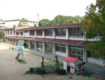 幼稚園・保育園　倉敷市立旭丘幼稚園（幼稚園・保育園）まで675m