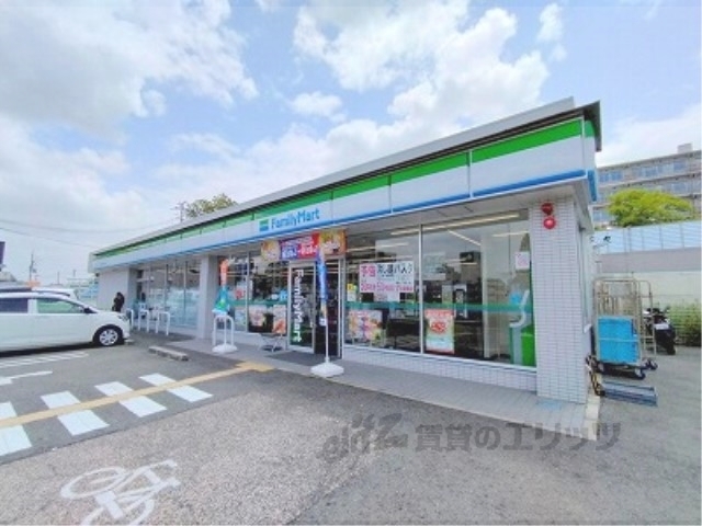 コンビニ　ファミリーマート王寺本町１丁目（コンビニ）まで850m