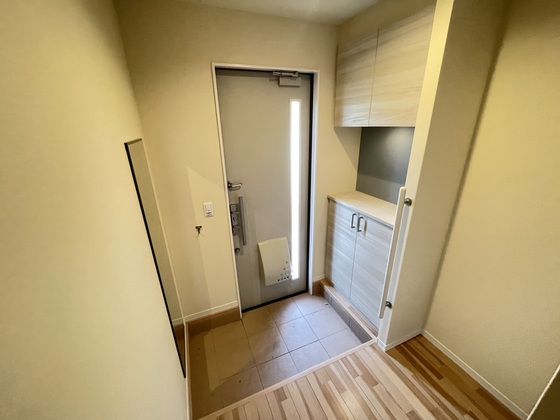 玄関　※別部屋の写真です