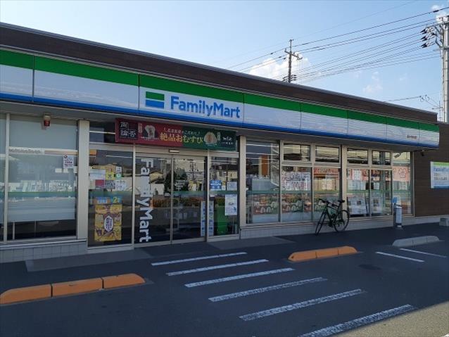 コンビニ　ファミリーマートさん（コンビニ）まで400m