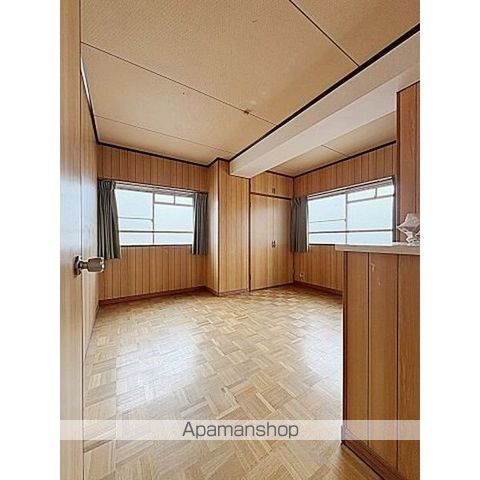 地下鉄東山線 星ケ丘駅 バス乗車時間：9分 最寄りバス停で下車 徒歩3分 5階建 築43年の居間写真