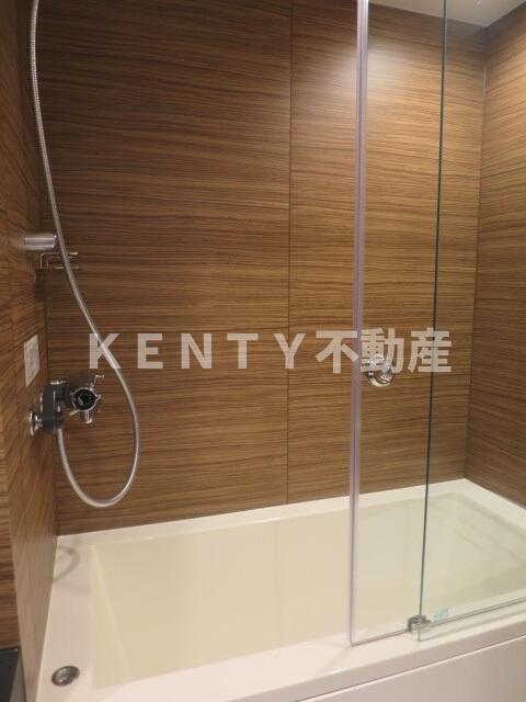 バス・シャワールーム　コンパクトで使いやすいお風呂です