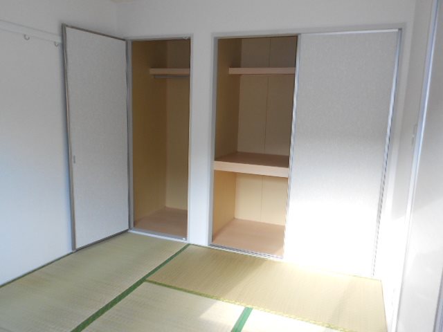 収納　押入
