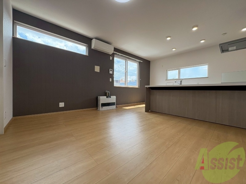 居室・リビング　広くてキレイなお部屋が広がっていて、充実した生活が送れそう。