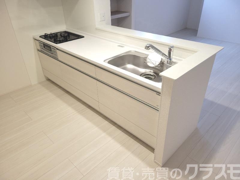 キッチン　効率よくお料理できる３口コンロ付き♪
