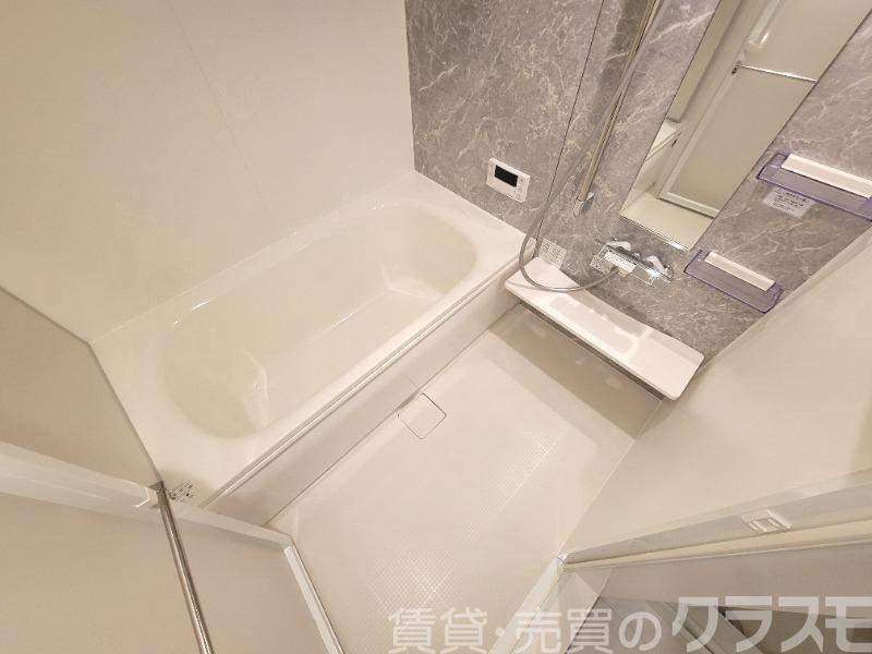 バス・シャワールーム　浴室乾燥機＆追焚機能付き広々バスルーム♪