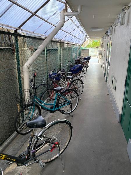 駐車場　自転車、バイク止めれます！