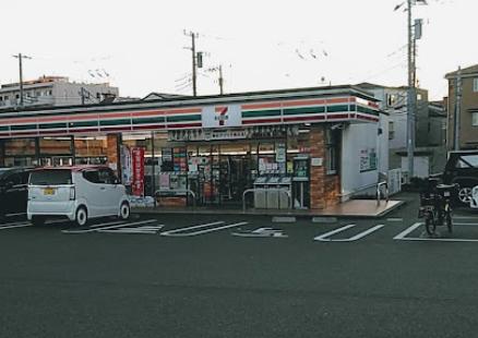 コンビニ　セブンイレブン江戸川篠崎町2丁目店（コンビニ）まで240m