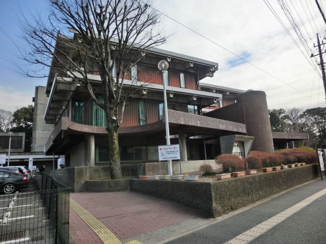 図書館　中央図書館（図書館）まで700m