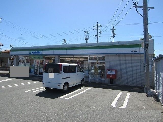 コンビニ　ファミリーマート（コンビニ）まで300m