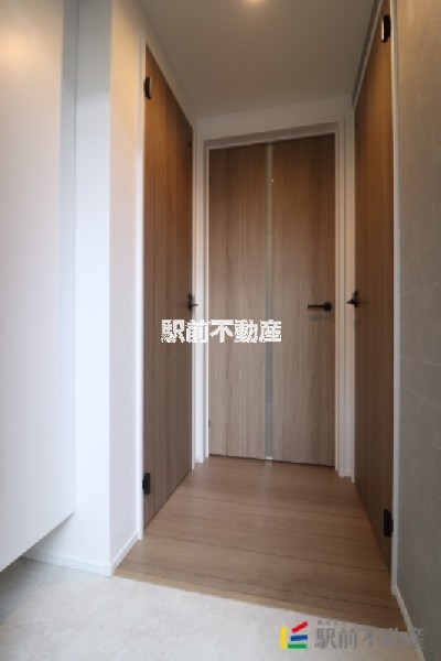 玄関　※類似間取り物件の写真です。現況優先