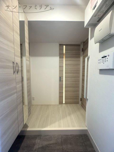 玄関　同一物件別部屋写真