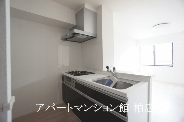 キッチン　同施工会社、同型タイプです