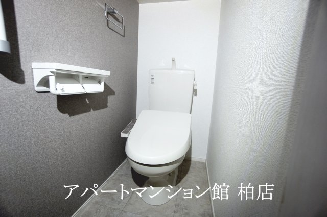 トイレ　同施工会社、同型タイプです