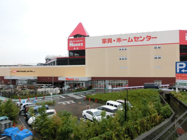 ホームセンター　島忠ホームズ（ホームセンター）まで890m