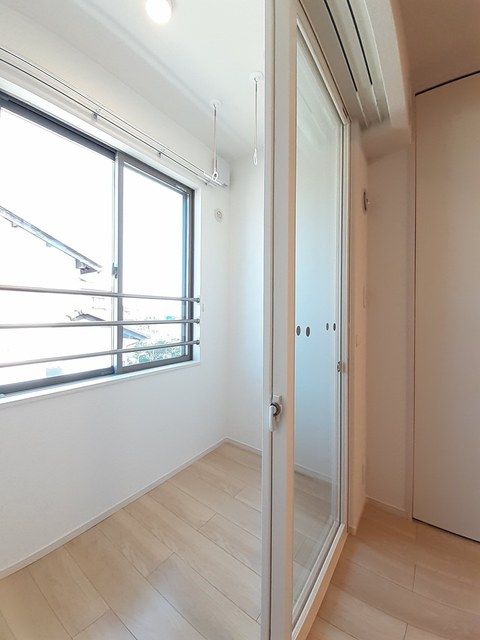 バルコニー　雨の日でも安心のサンルームです