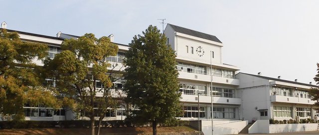 小学校　加西市立北条小学校（小学校）まで783m