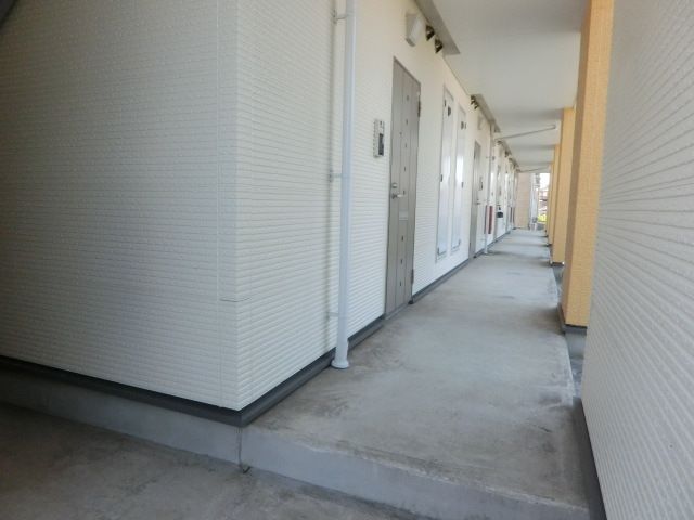 エントランス　玄関へのアプローチです。