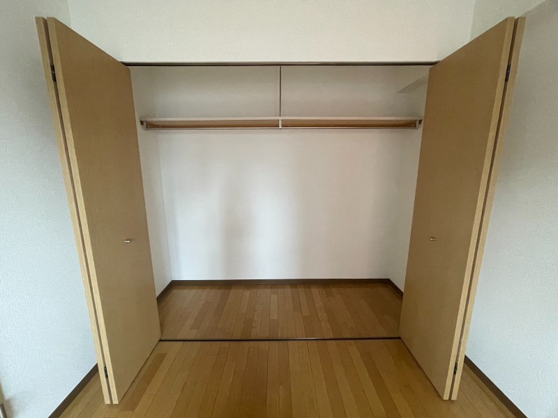 収納　クローゼットは奥行きもあり、荷物が多い方でも安心です。